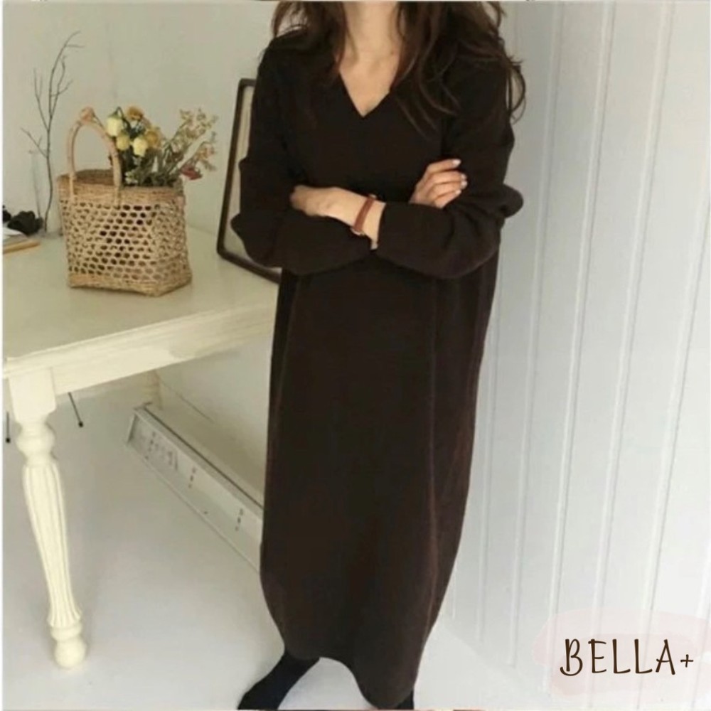 BELLA+🆕寬鬆大碼台灣現貨針織慵懶連身洋裝冬款簡約百搭V領寬鬆純色過膝直筒毛衣連衣裙
